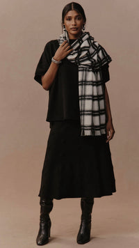 Masa Knit Poncho Black