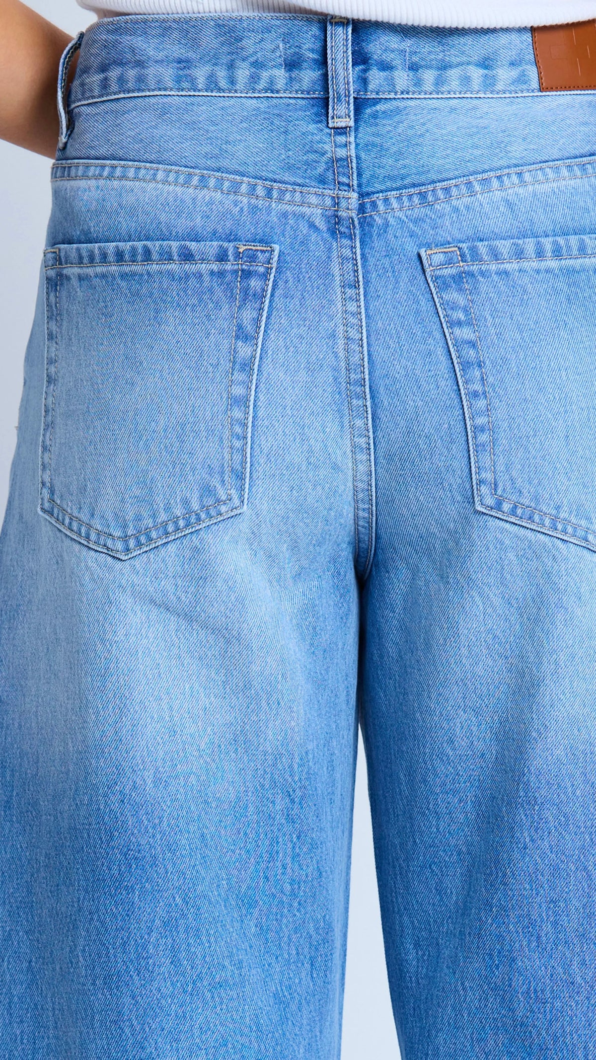 Carson Barrel Jean Mid Blue Wash