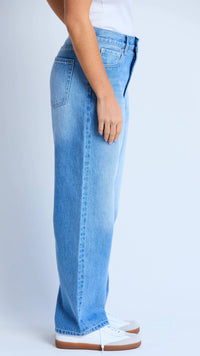 Carson Barrel Jean Mid Blue Wash