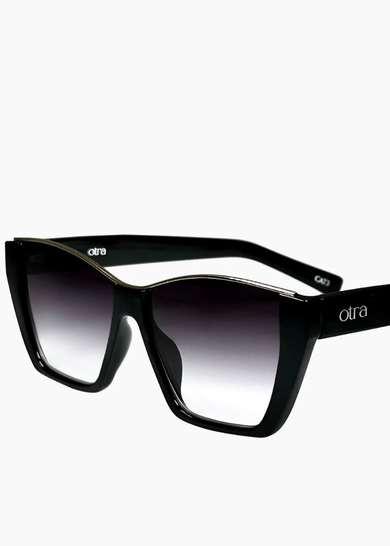 Otra Belle Black Smoke Fade