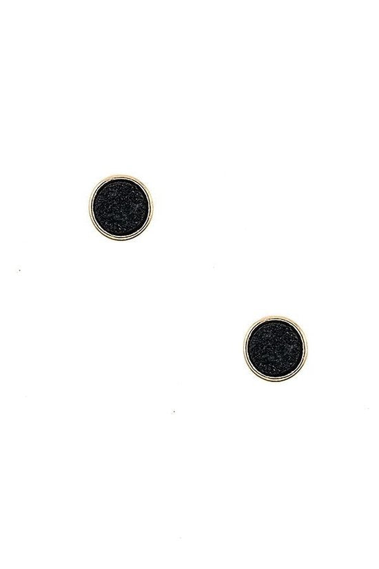 UBS025 Studs Black