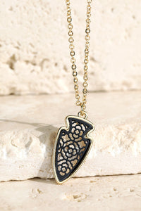 FMN085 Filigree Arrowhead Black Gold