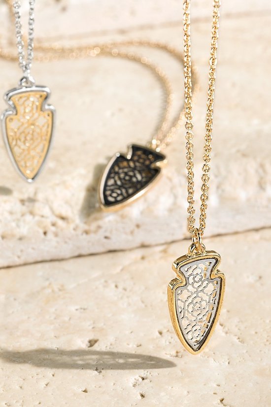 FMN085 Filigree Arrowhead Black Gold