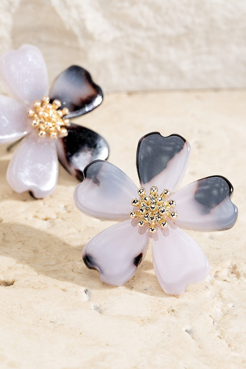 UBS032 Flower Studs White Tort